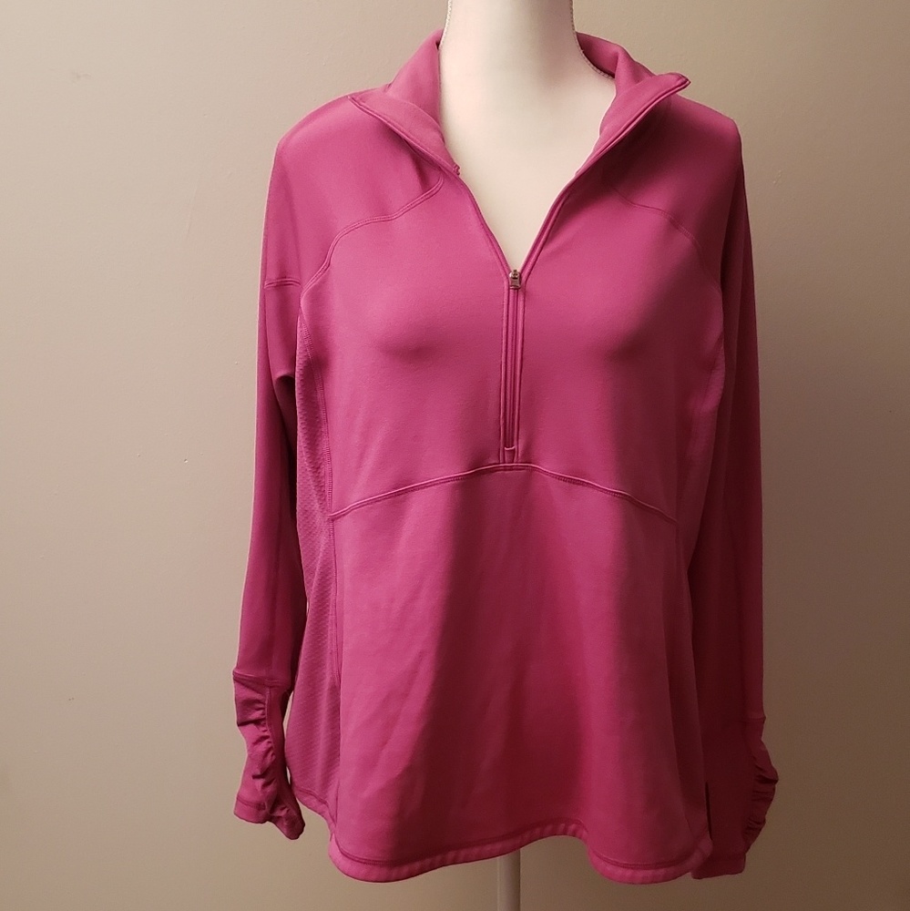 Carrie Underwood active top